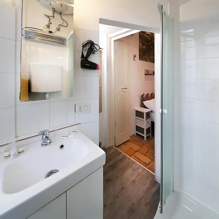 Angolo Medioevale - Centro *